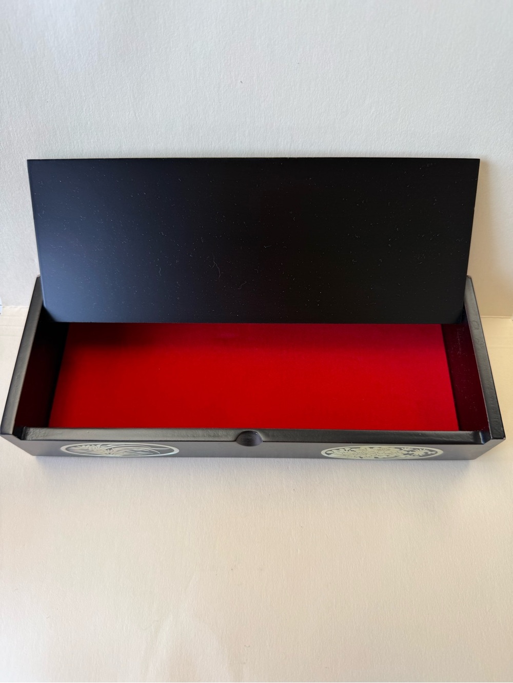 Vintage Korean Lacquerware Trinket Box with Mother-of-Pearl Cranes Inlay. - Picture 7 of 14